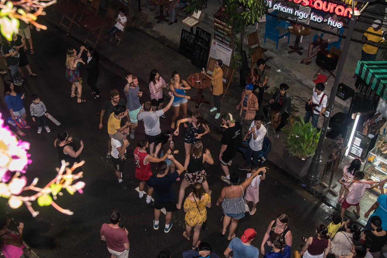 Vietnam Backpacker Hostels - Hue Bagian luar foto